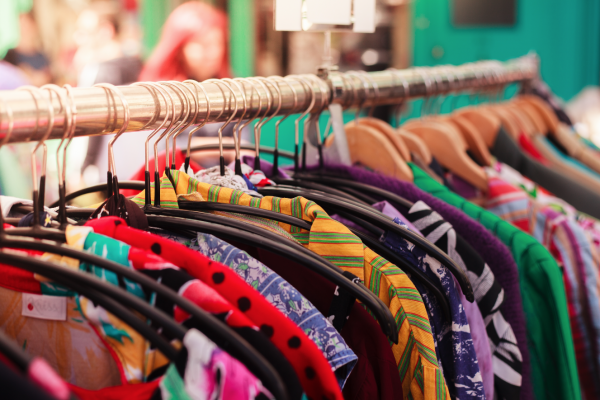 Saint-Yrieix la Perche : la boutique « deuxième chance » pour des vêtements à petits prix