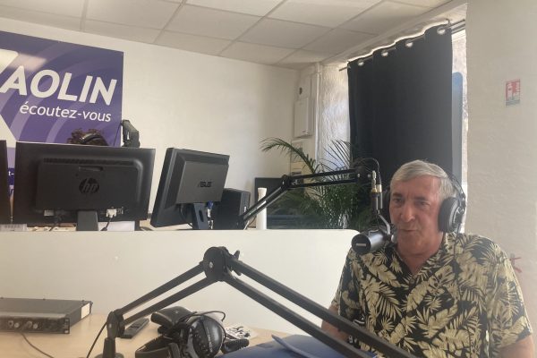 Invité du jour – Jacques Barris publie « le mariage des petits cochons rieurs culs noir »