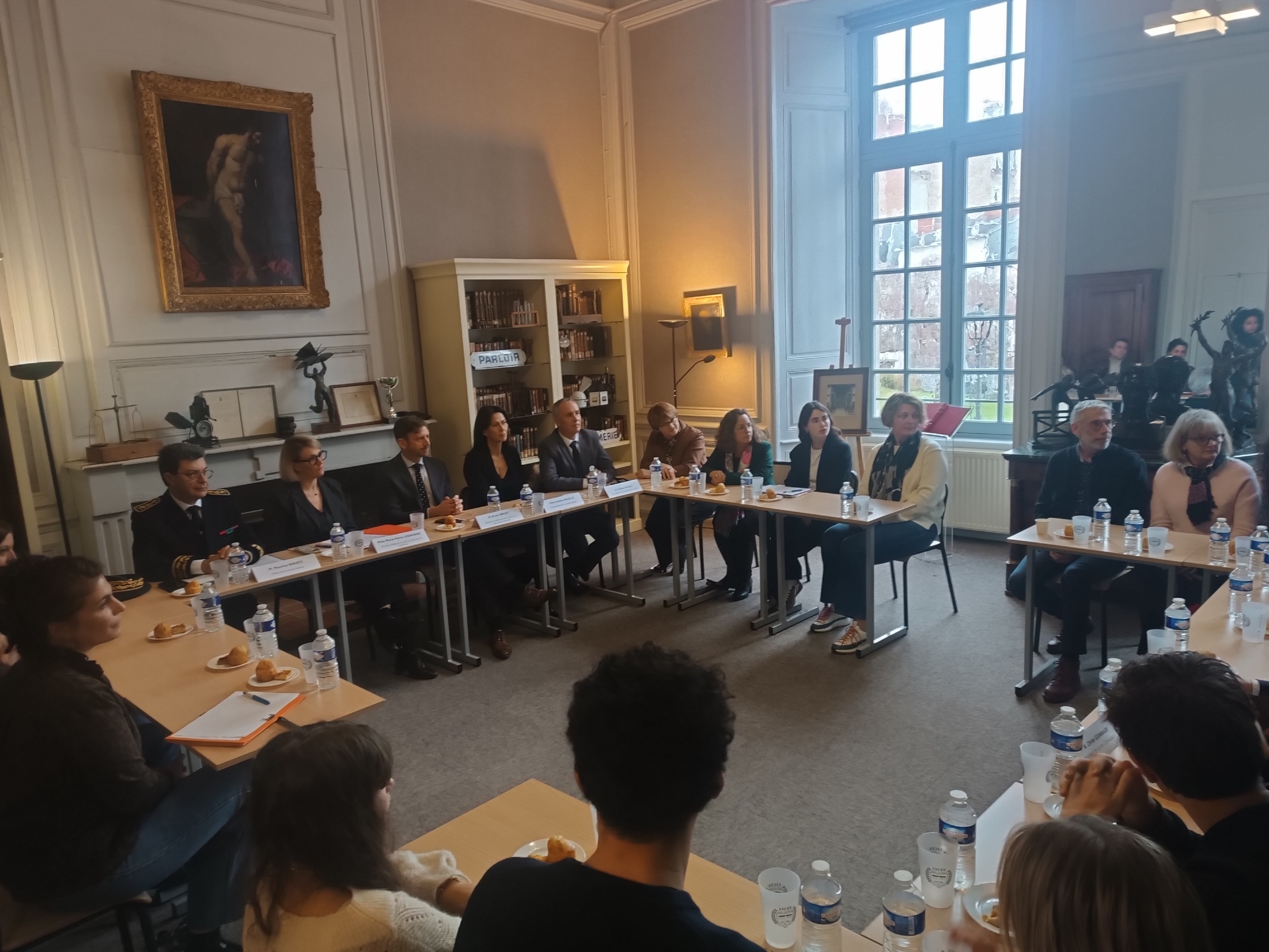 Protoxyde d’azote : une ministre à Limoges pour alerter les jeunes