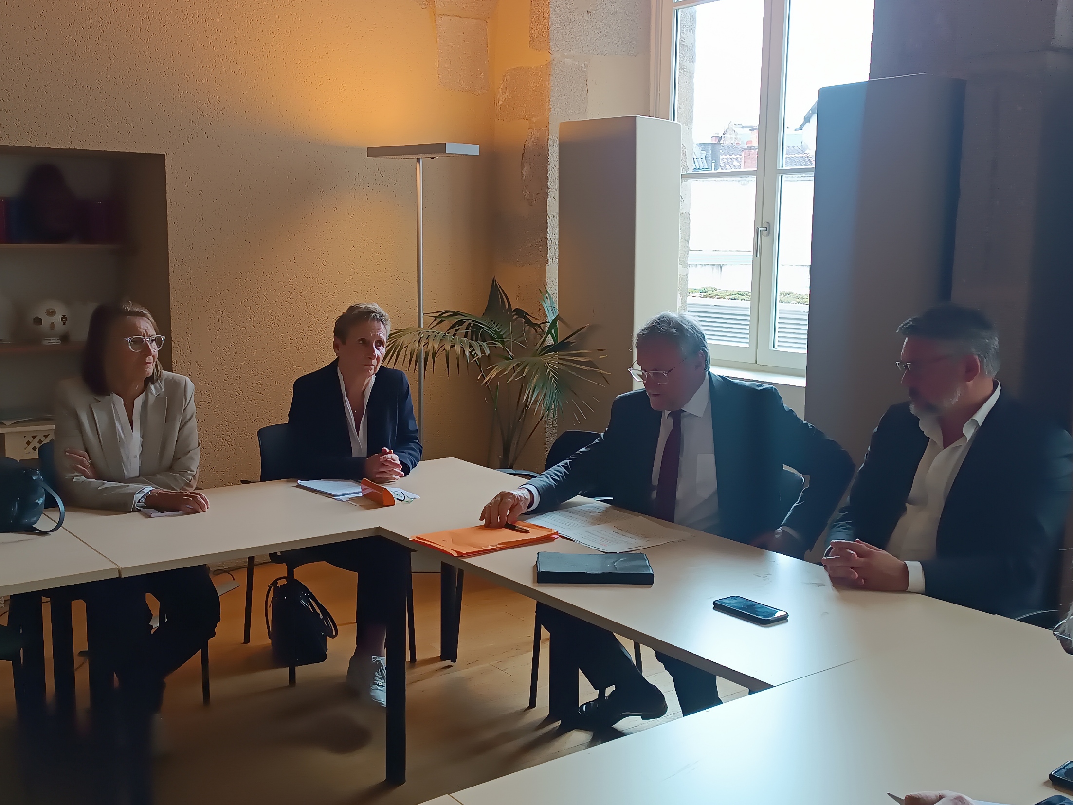 Contrats territoriaux : maires de Haute-Vienne soutenus par le Département